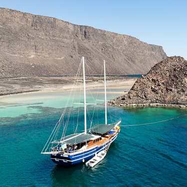 Dive between two tectonic plates, Ghoubbet al Kharab Image