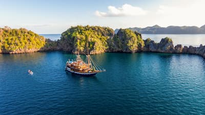 Diving in Raja Ampat onboard a liveaboard – know before you go