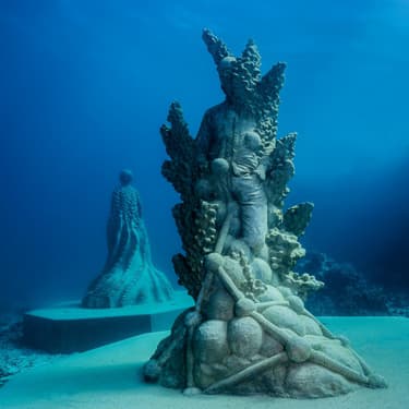 Visit a unique underwater museum Image