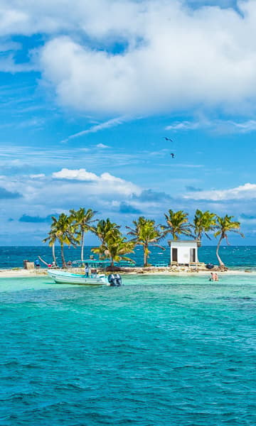 https://www.zubludiving.com/images/Belize/Glovers-Reef-Placencia-Hopkins/Glovers-Reef-Hopkins-Plancecia-Diving-Belize-portrait.jpg