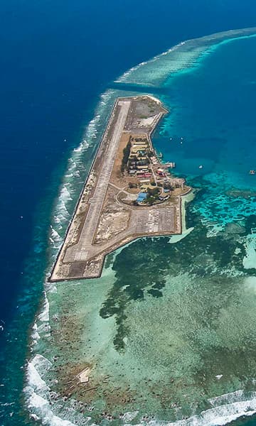 https://www.zubludiving.com/images/Malaysia/Sabah/Layang-Layang/Layang-Layang-Sabah-Malaysia-Portrait.jpg