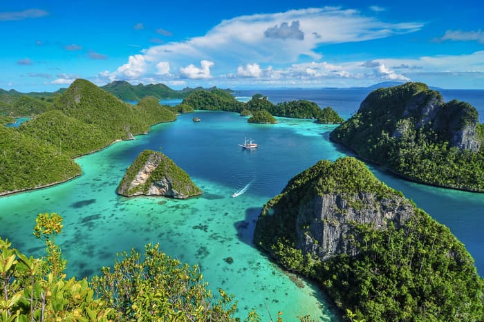 Easy-to-reach dive destinations in Southeast Asia