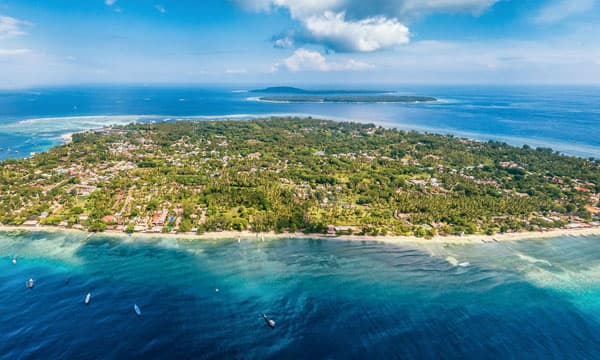Which is better, diving in Bali or Lombok?