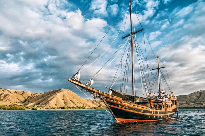 How to charter a private yacht