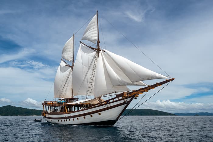 Majik Charter Yacht