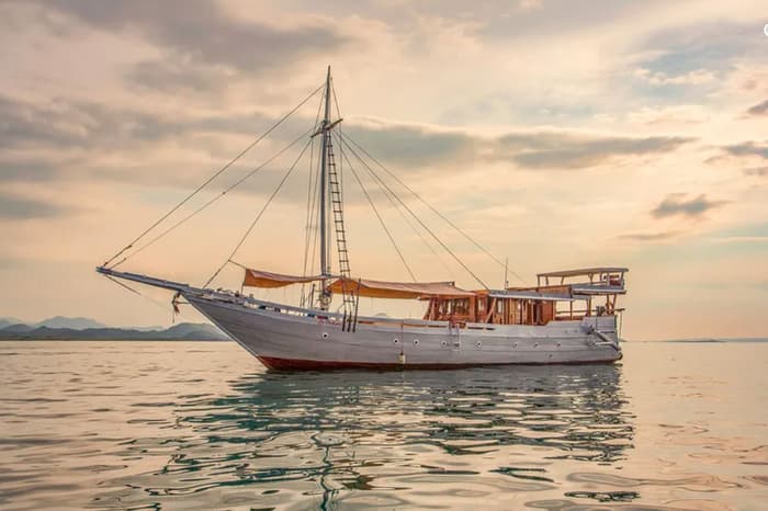 Bajak liveaboard