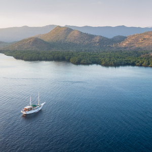 What To Expect Liveaboard Diving Banner