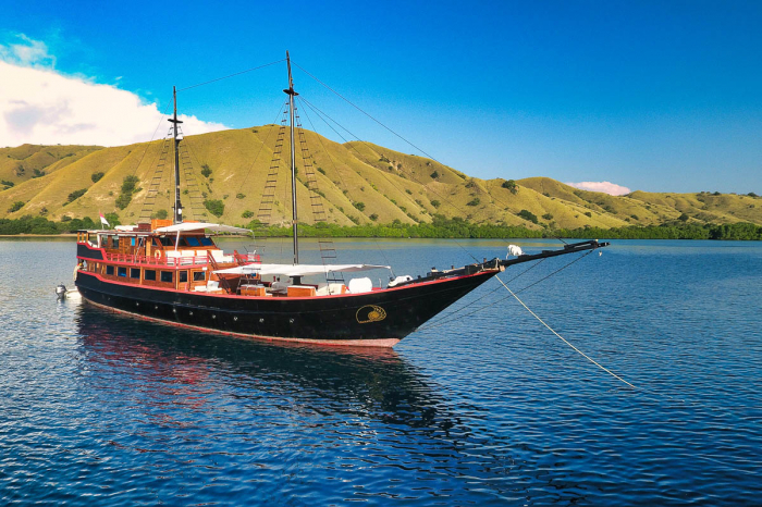 Samata Charter Yacht 15