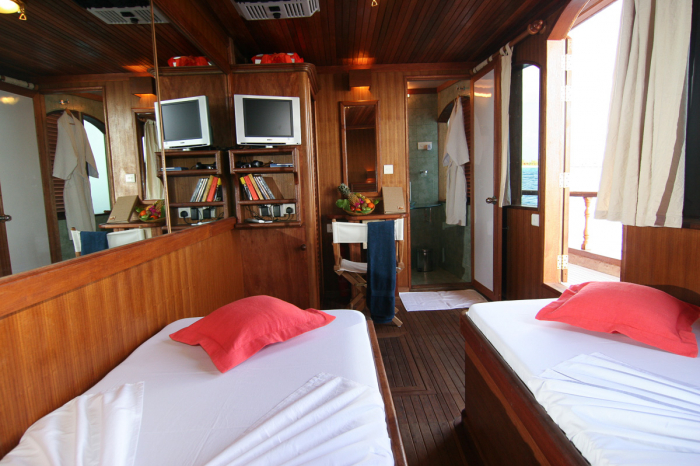 Dhoni Stella 1 Charter Yacht 4