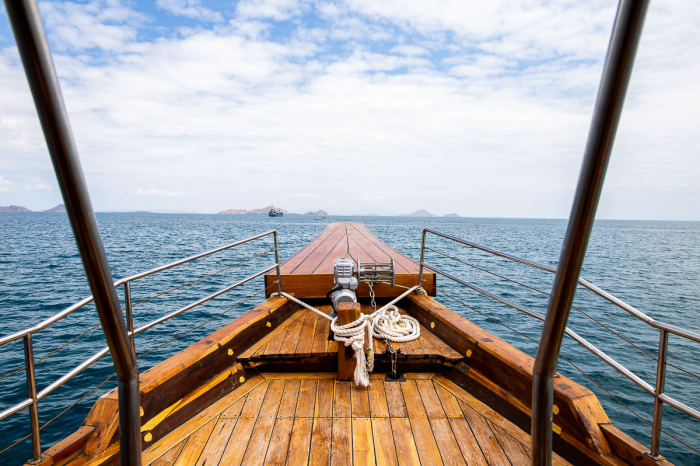 La Unua Charter Yacht 10