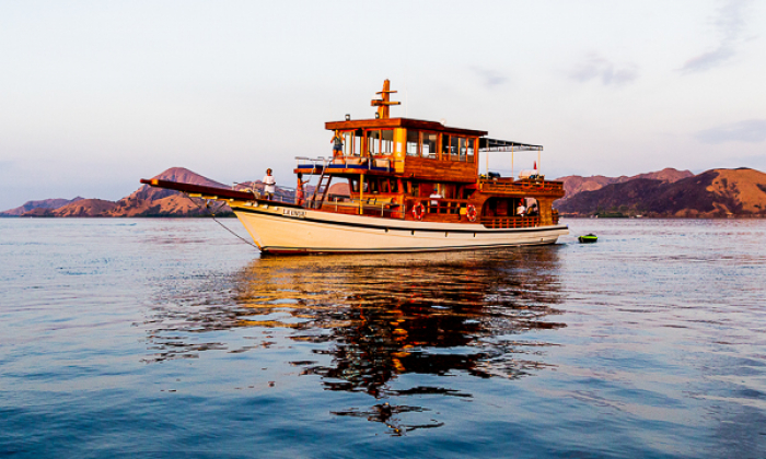 La Unua Charter Yacht Thumb