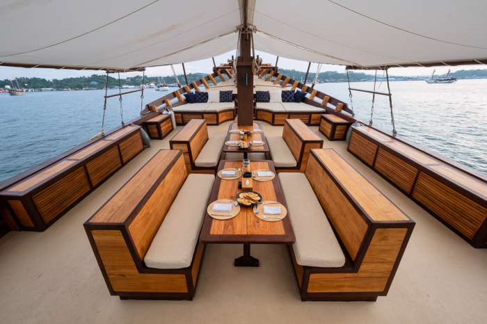 Majik Charter Yacht 2