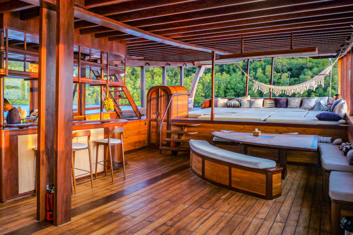 Majik Charter Yacht 3