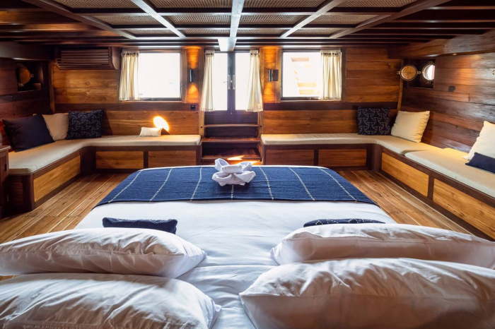 Majik Charter Yacht 10