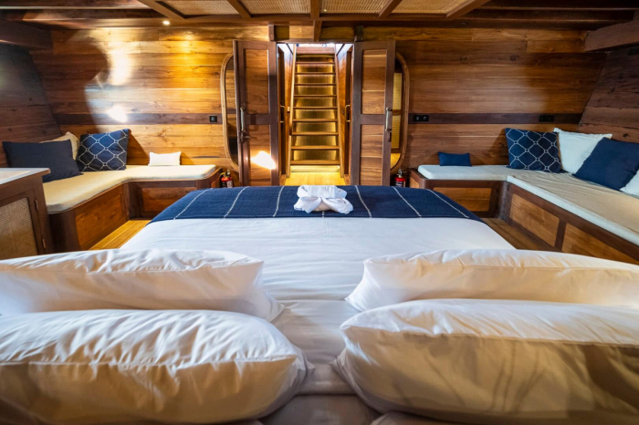 Majik Charter Yacht 12