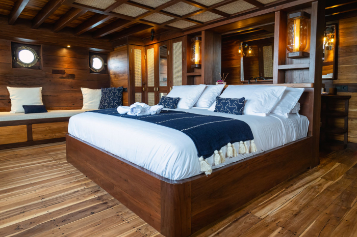 Majik Charter Yacht 13
