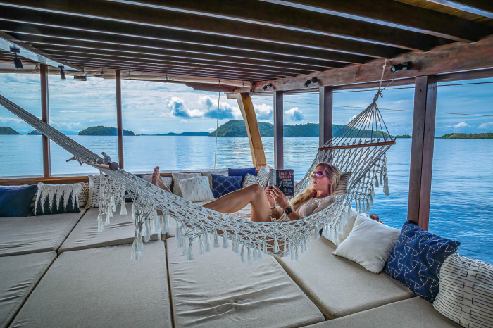 Majik Charter Yacht 18