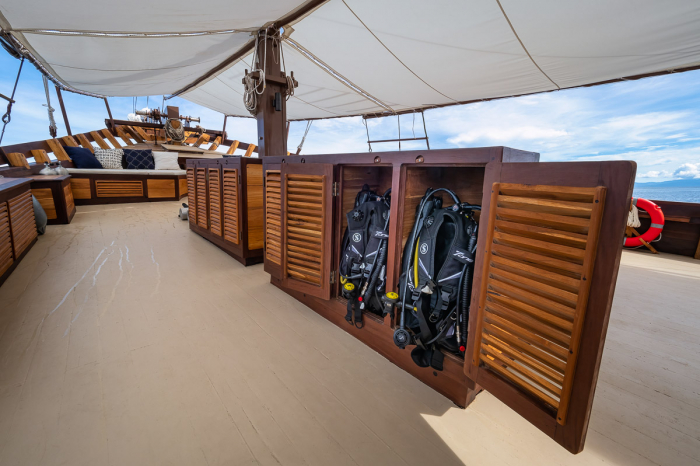 Majik Charter Yacht 21