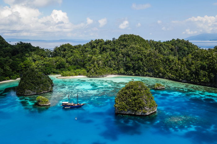 Shakti Charter Yacht Raja Ampat