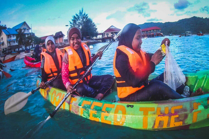 Fuze Ecoteer - Ocean clean-up by kayak