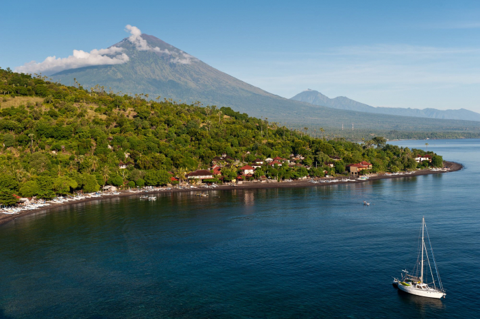 Bali_Amed_Jemeluk_Bay