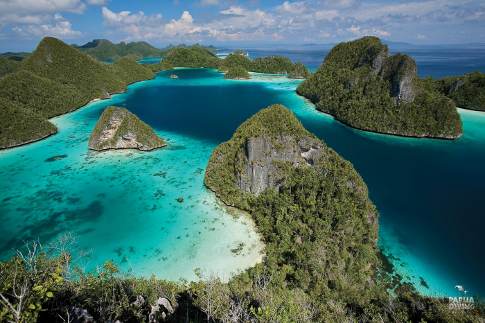 Sorido Bay Raja Ampat Indonesia 7