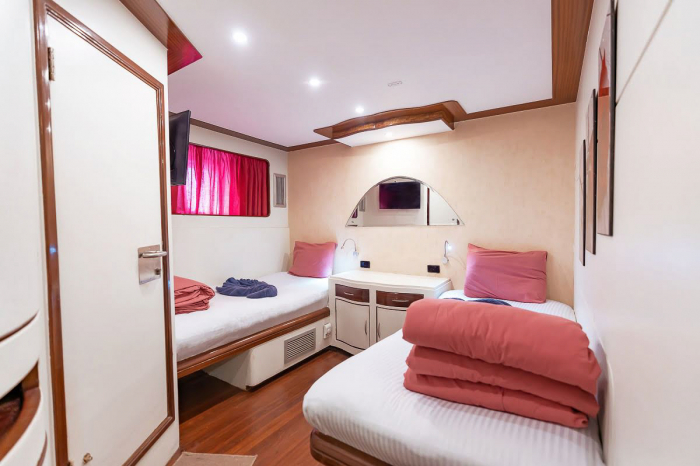Almonda Liveaboard 11