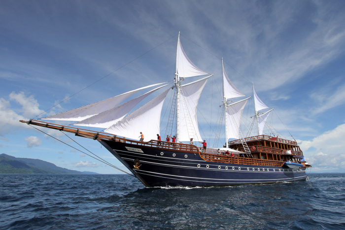 Amira Liveaboard Indonesia