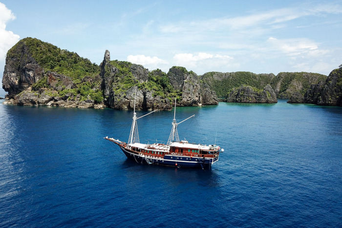 Aurora Liveaboard Indonesia 12