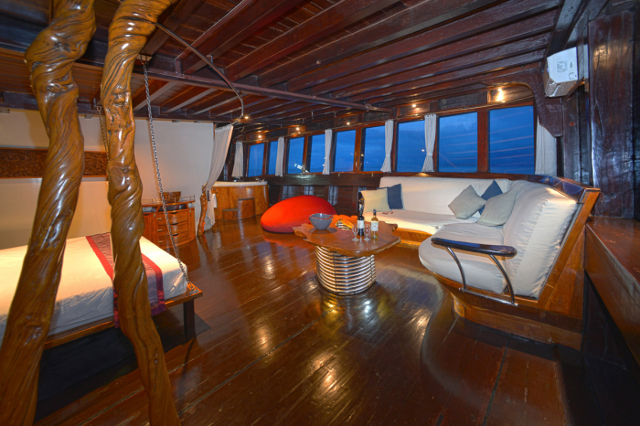 Dewi Nusantara Liveaboard Indonesia 13