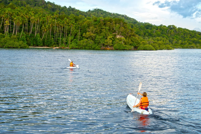 Dewi Nusantara Liveaboard Indonesia 23