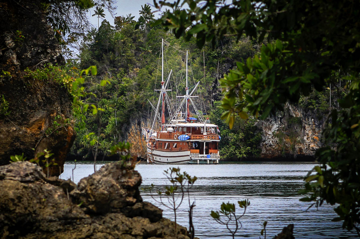 Lady Denok Liveaboard Indonesia 3