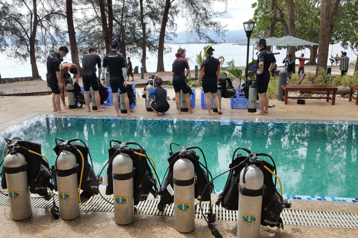 Borneo Divers Mamutik | ZuBlu