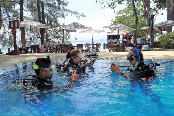 Borneo Divers Mamutik Dive Centre 10