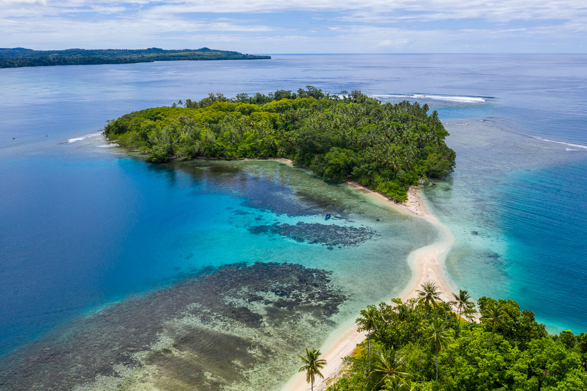 Exploring Kimbe Bay's remote islands is a highlight of any trip to PNG
