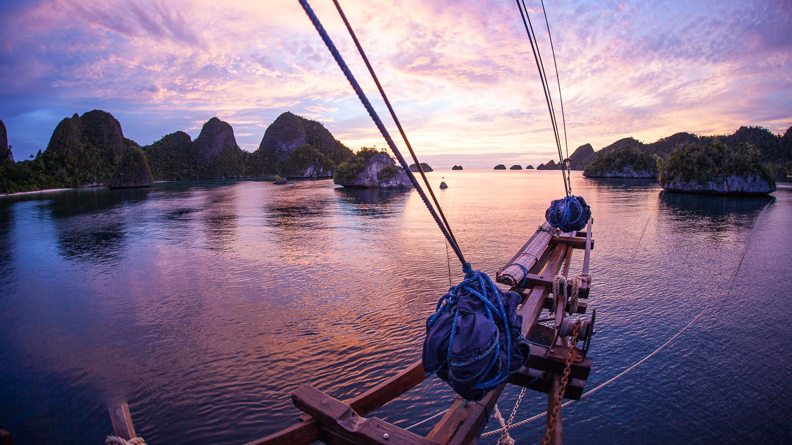 The best liveaboards in Raja Ampat