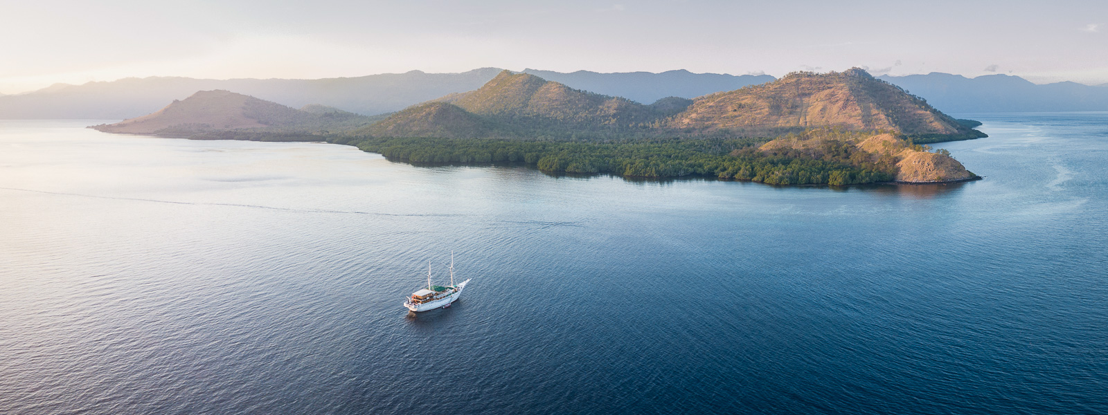 What to expect on a dive liveaboard trip?