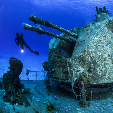 Dive a Soviet warship Image