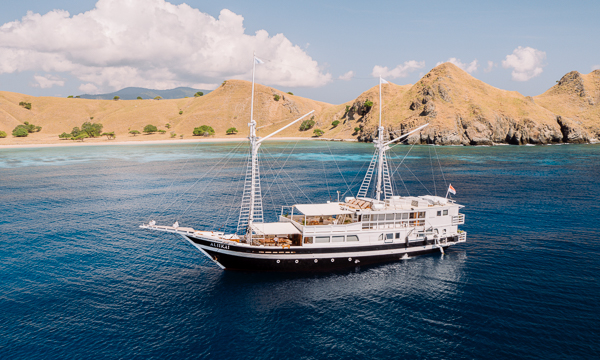 Aliikai offers bespoke Indonesian charter expeditions immersed in boutique luxury.