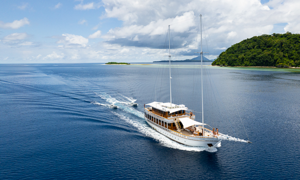 Fenides is a luxurious Indonesian charter yacht with impressive photography facilities.
