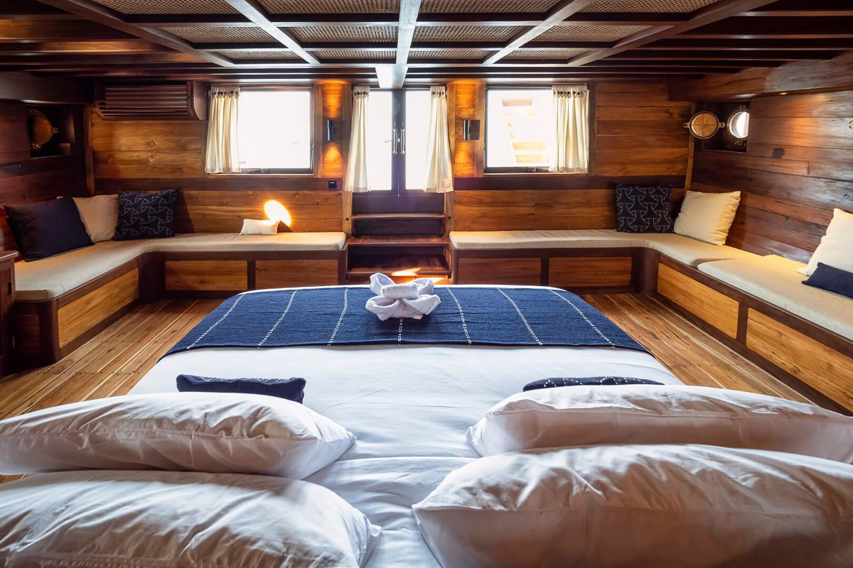 Majik Charter Yacht 10