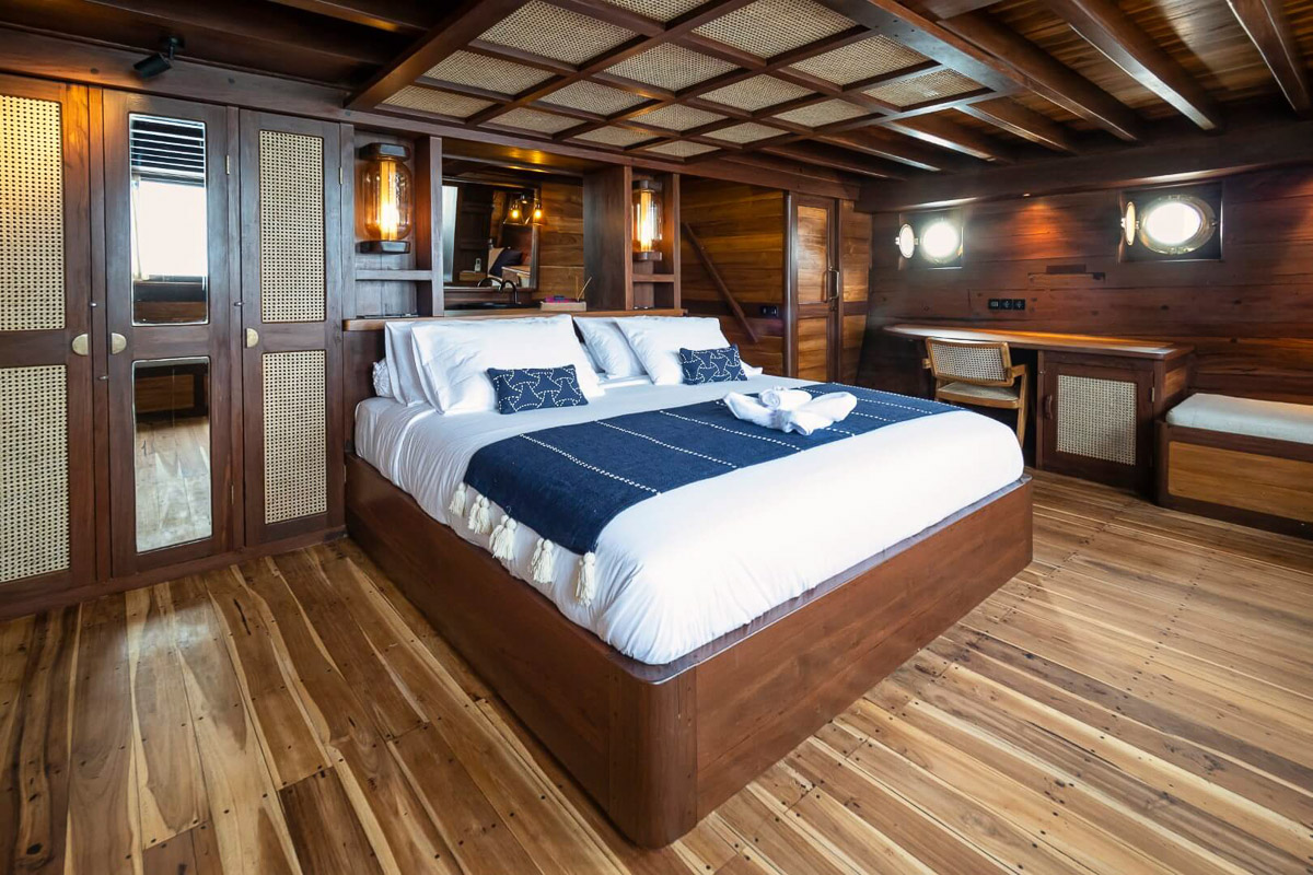 Majik Charter Yacht 11