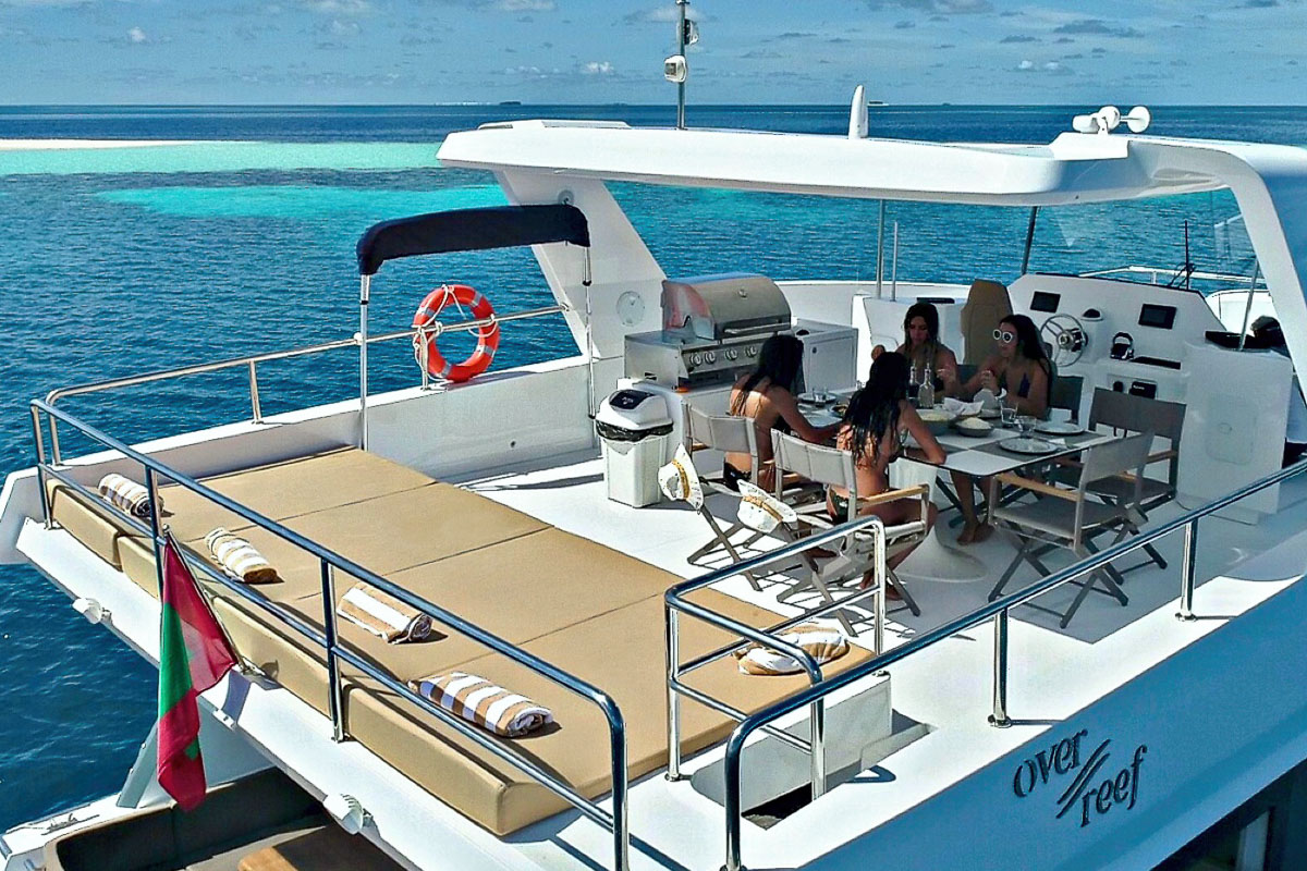 Over Reef Charter Yacht 10