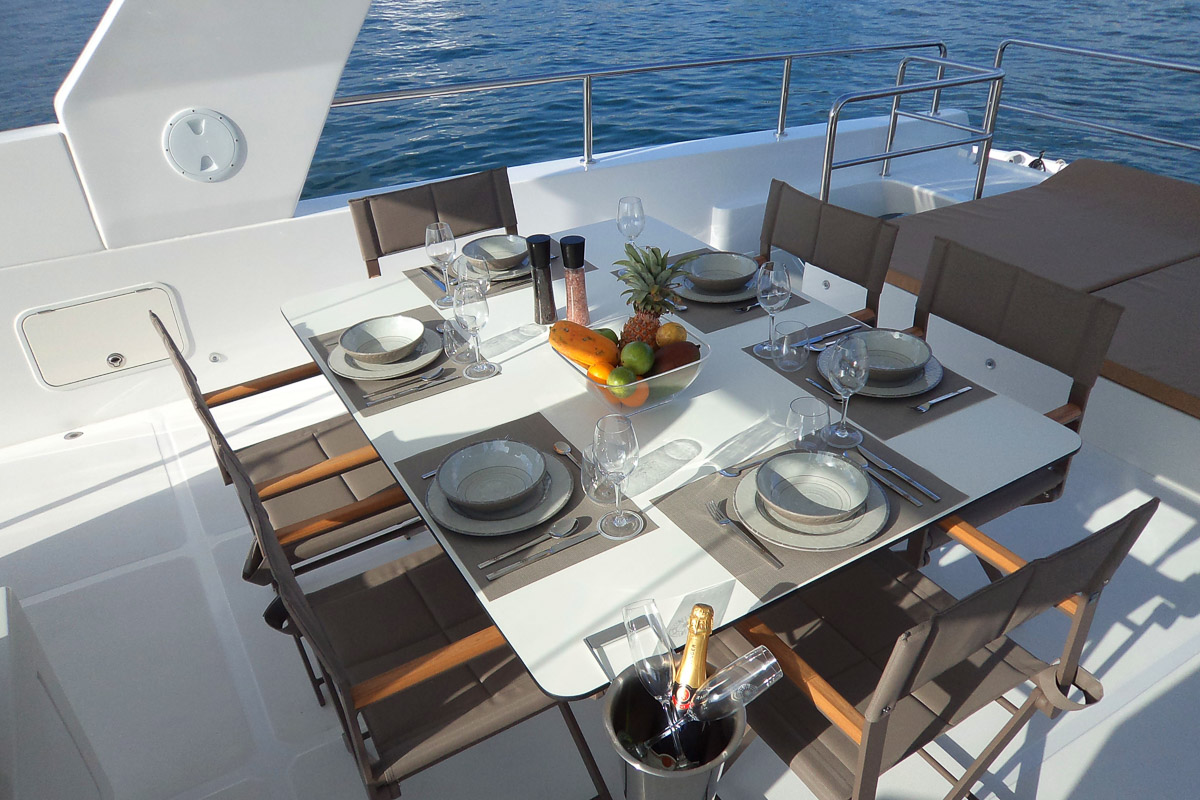 Over Reef Charter Yacht 5