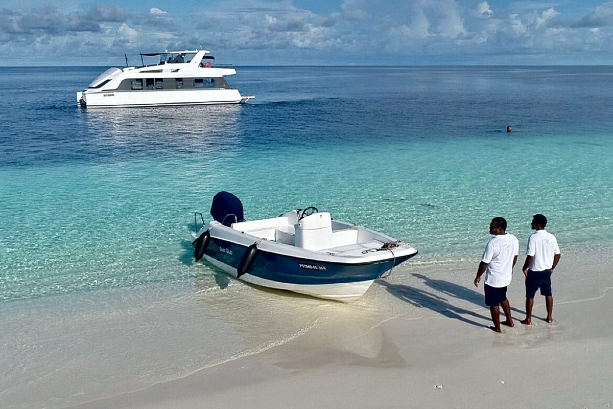 Over Reef Charter Yacht 9