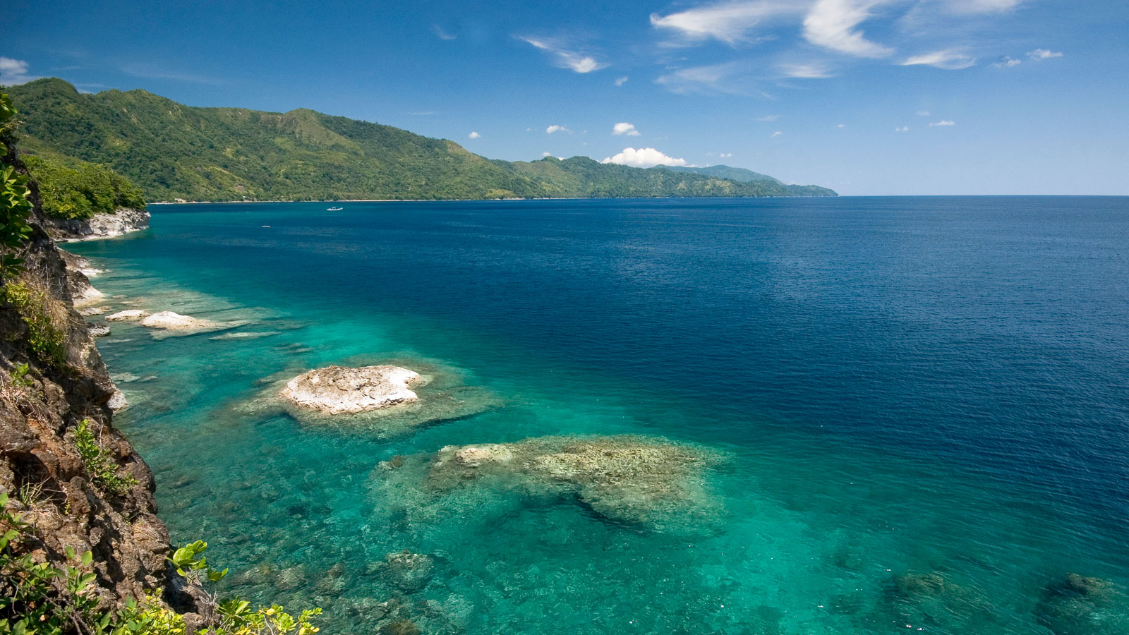 https://www.zubludiving.com/images/Indonesia/Ambon/Ambon-Maluku-Indonesia-Banner.jpg