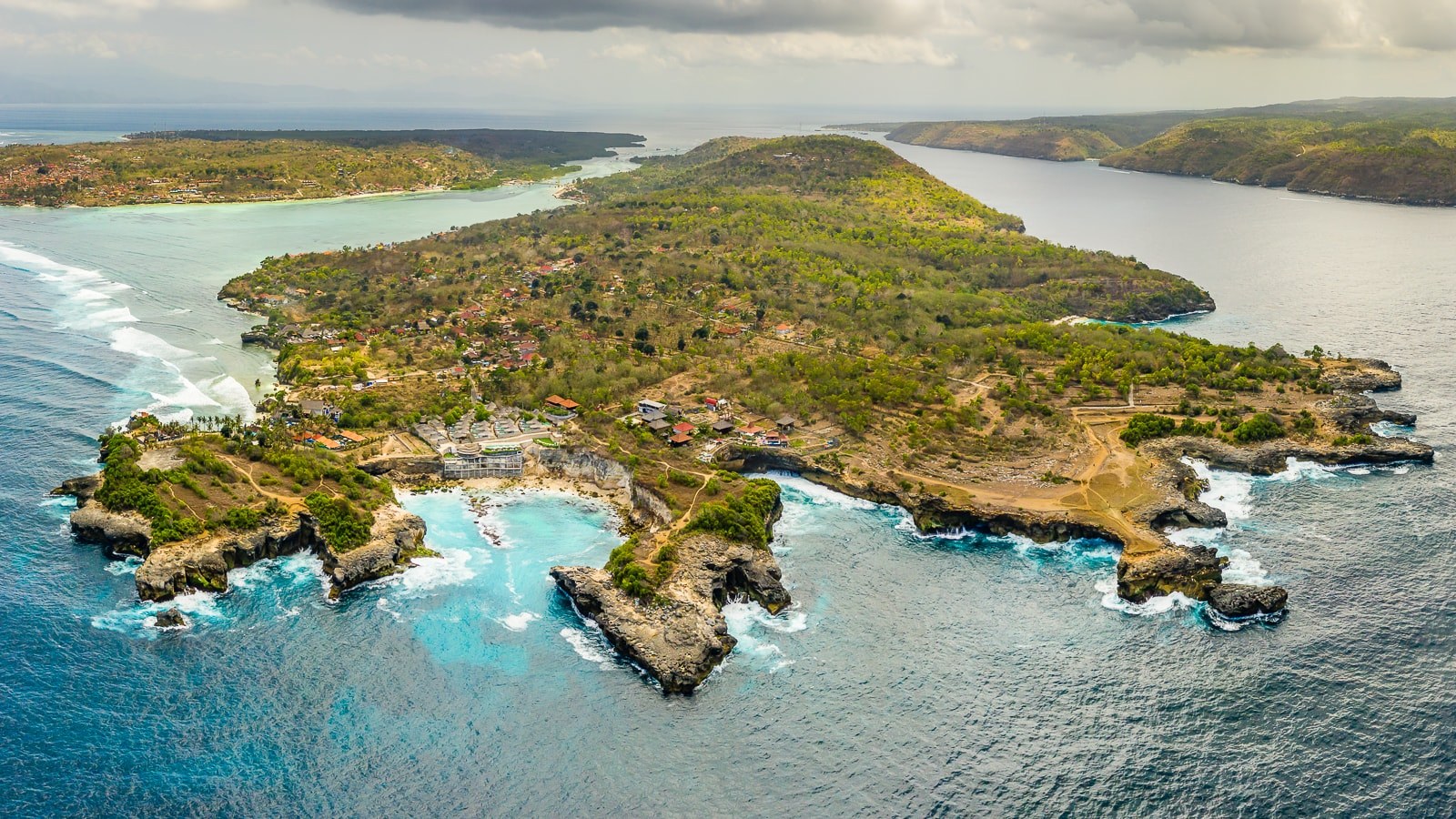 https://www.zubludiving.com/images/Indonesia/Bali/Lembongan-Nusa-Penida/Lembongan-Penida-Cliffs-Bali-Indonesia-min.jpg