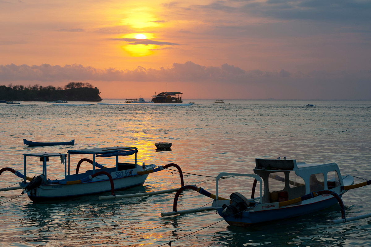 Sunset Mushroom Beach Lembongan Bali Indonesia