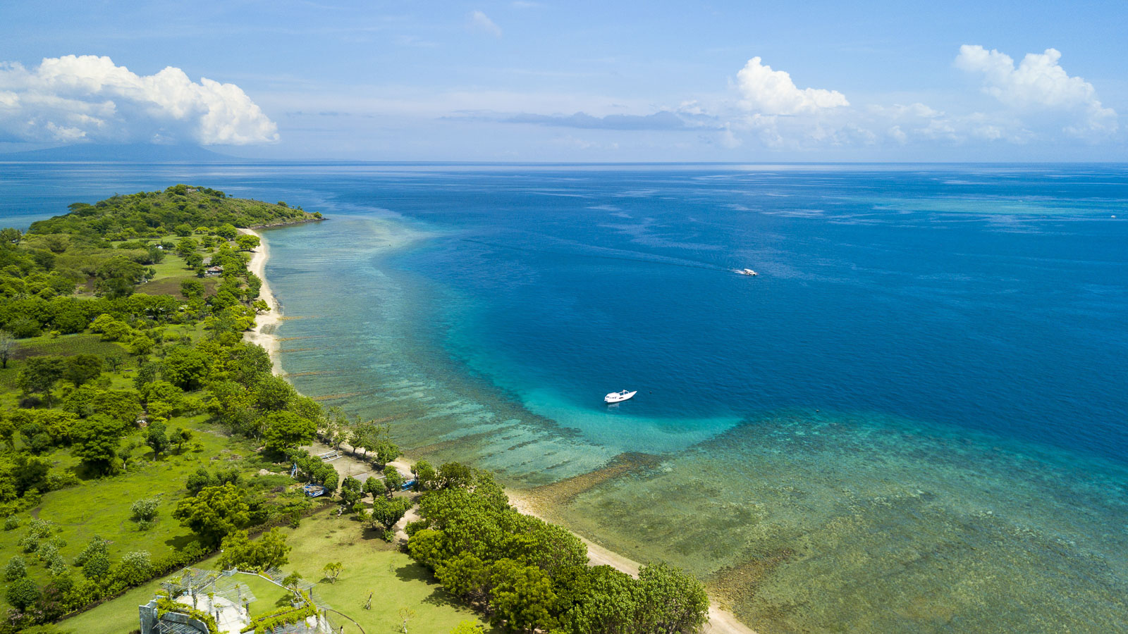 https://www.zubludiving.com/images/Indonesia/Bali/Pemuteran-Menjangan/Pemuteran-Menjangan-Bali-Indonesia-Banner.jpg