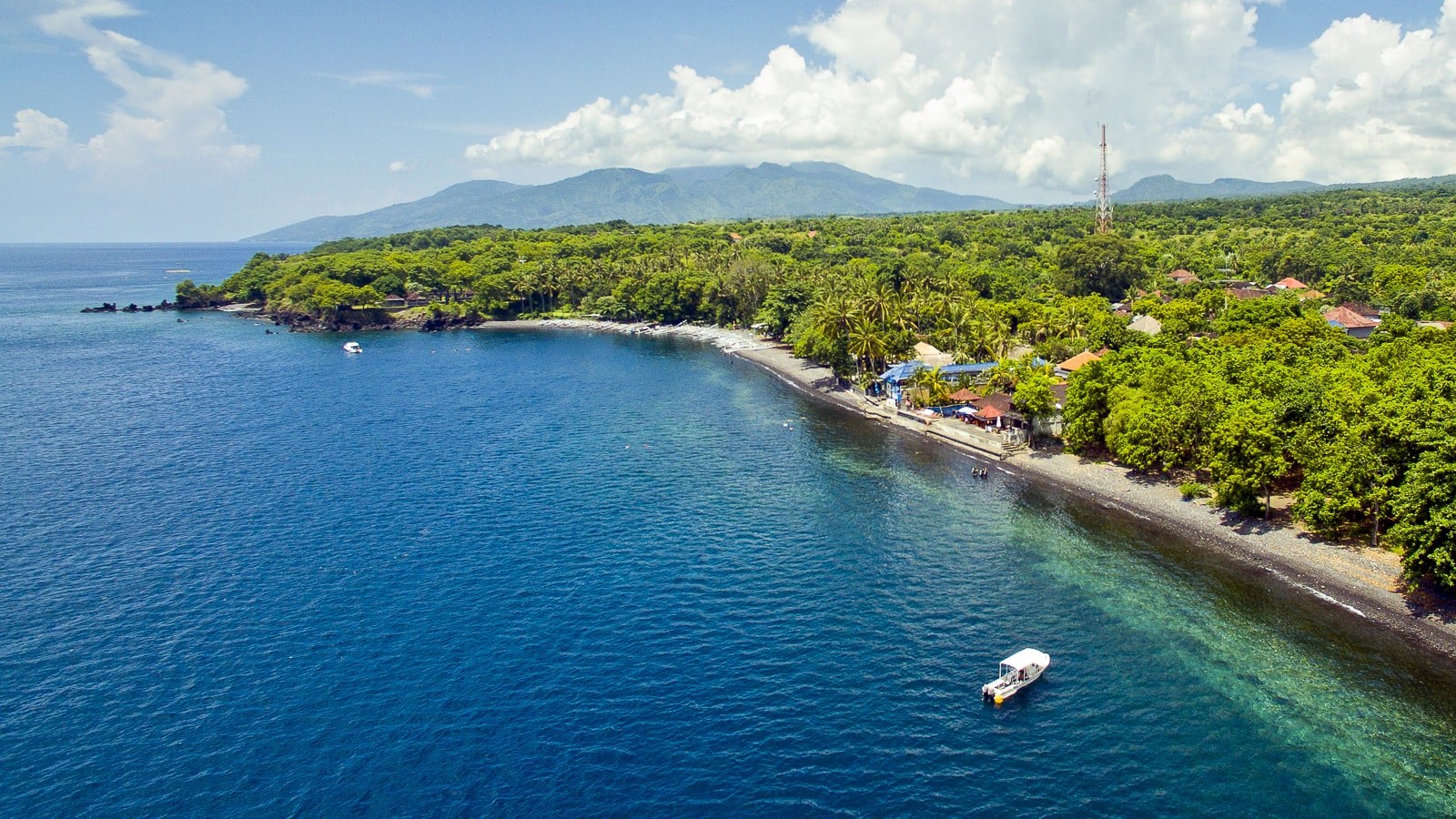 https://www.zubludiving.com/images/Indonesia/Bali/Tulamben/Tulamben-Scuba-Diving-Bali-Indonesia-min.jpg